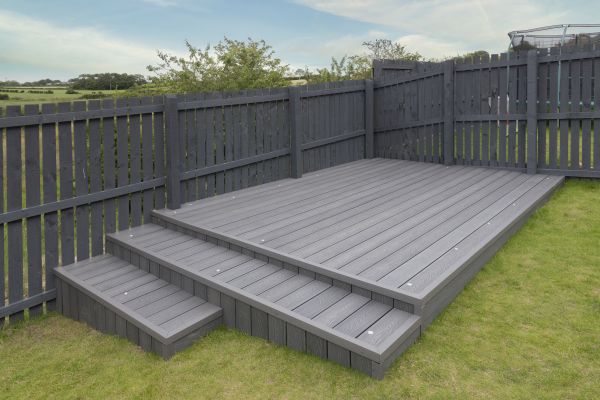 Vinyl Deck Construction in Independence